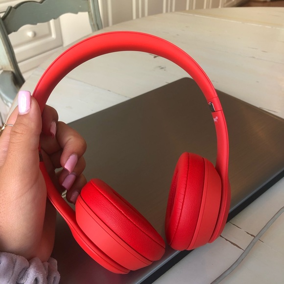 Red Wireless Beats by Dre Headphones - Picture 6 of 7